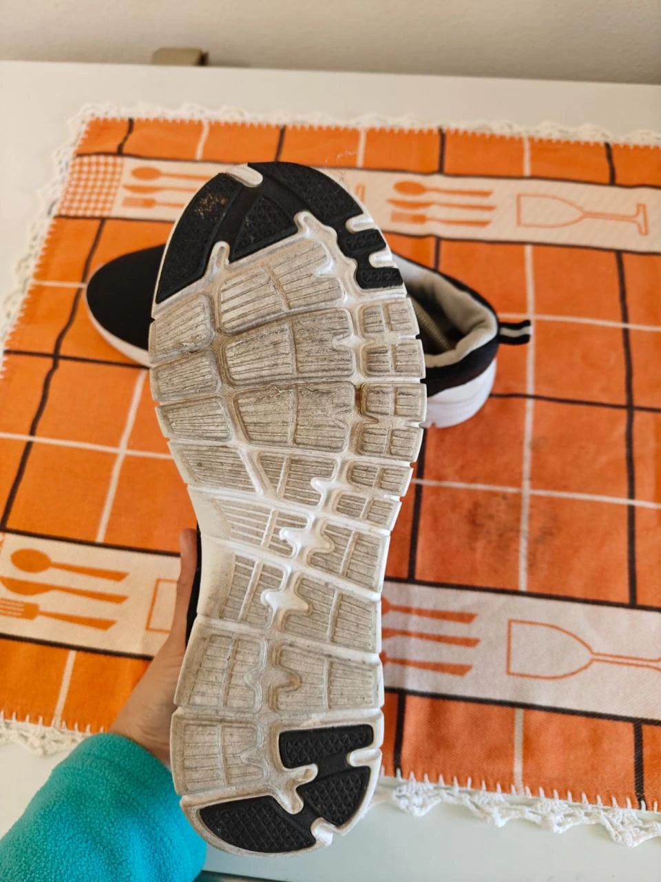 Comfortabele sneakers met een modern design – photo 6